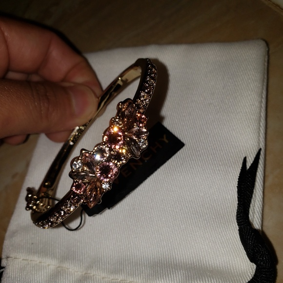 Givenchy - Picture 2 of 3